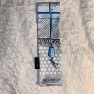BRAND NEW Louis Vuitton silk bandeau